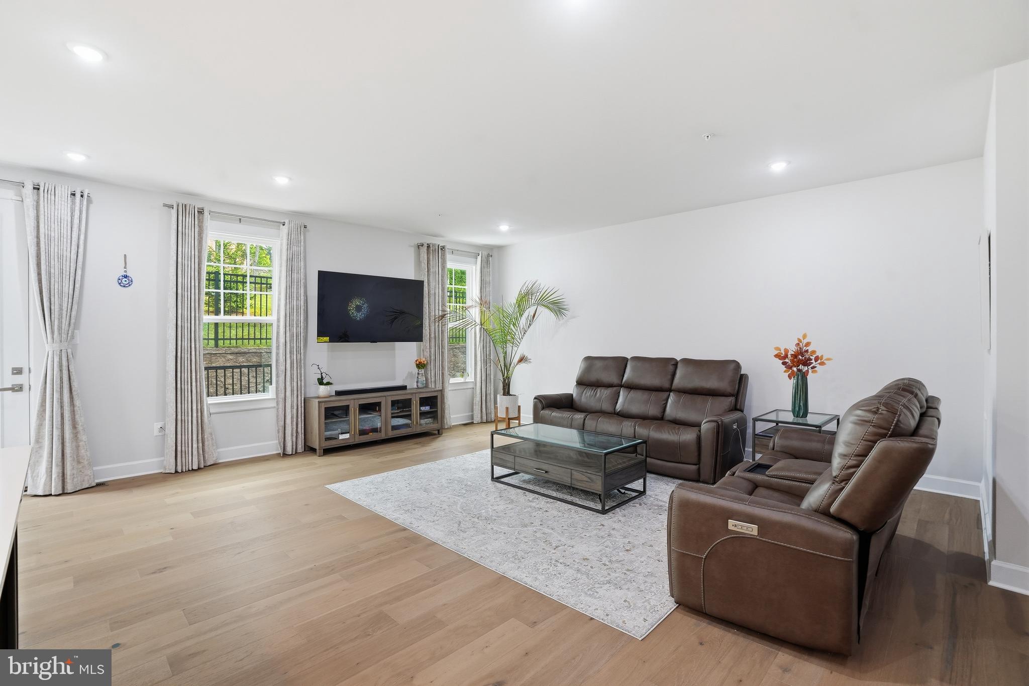 PONDS EDGE - Residential