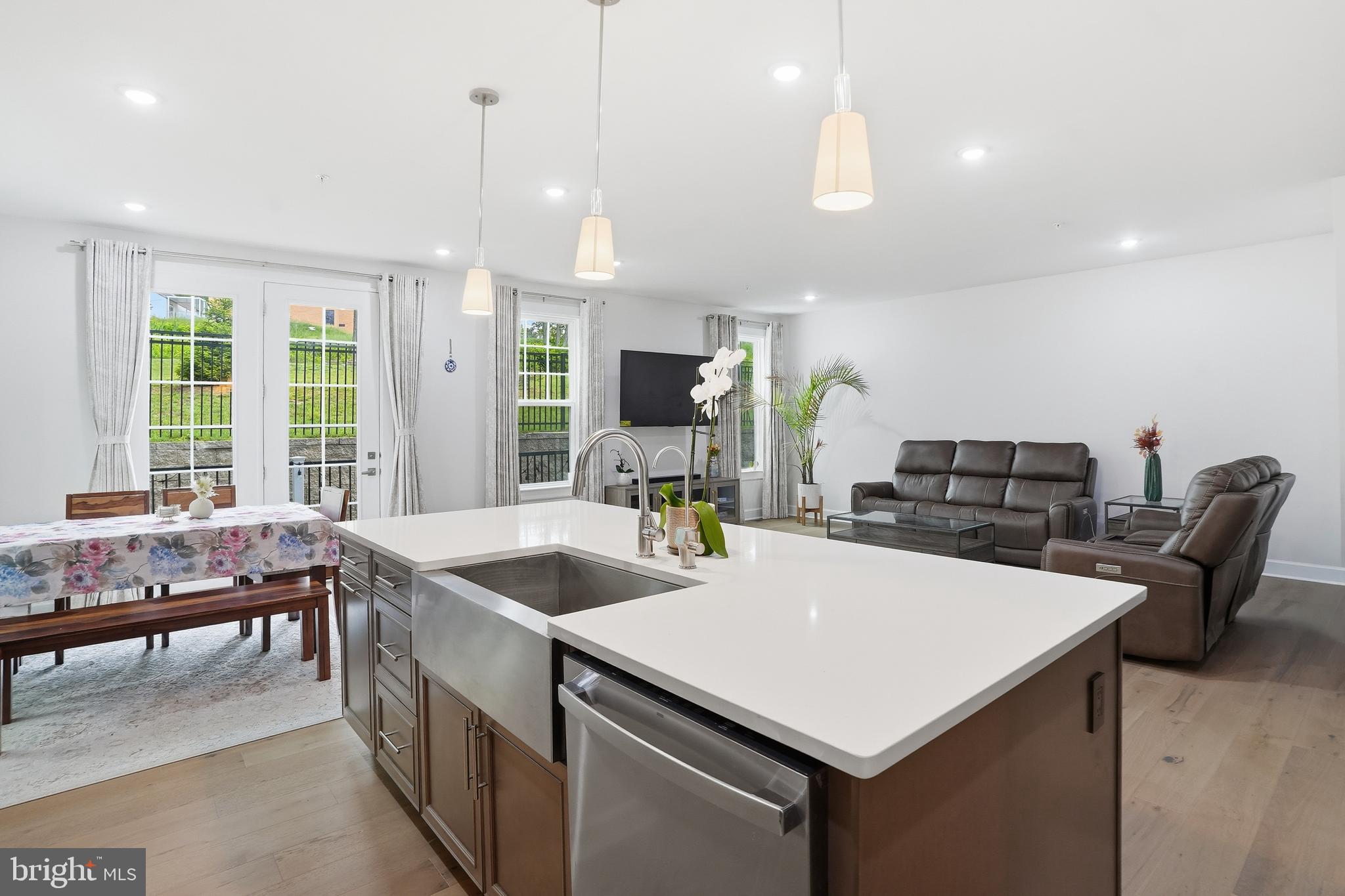PONDS EDGE - Residential