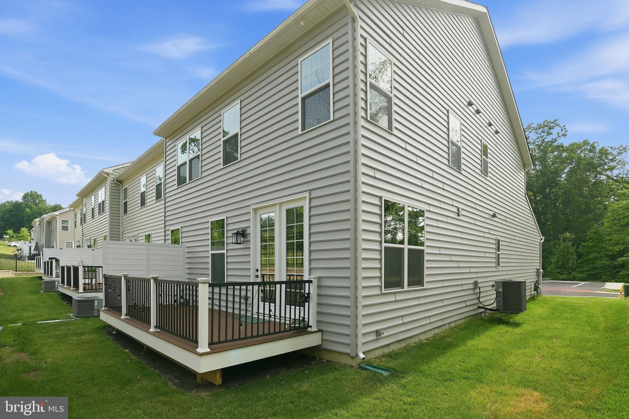 PONDS EDGE - Residential