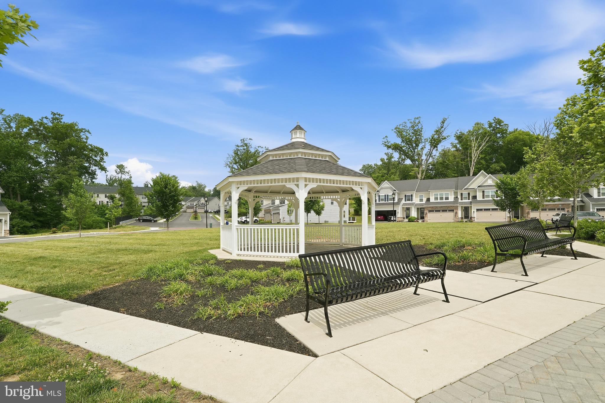 PONDS EDGE - Residential