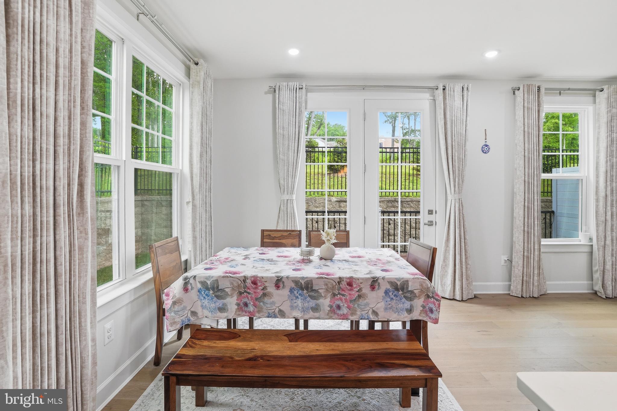PONDS EDGE - Residential