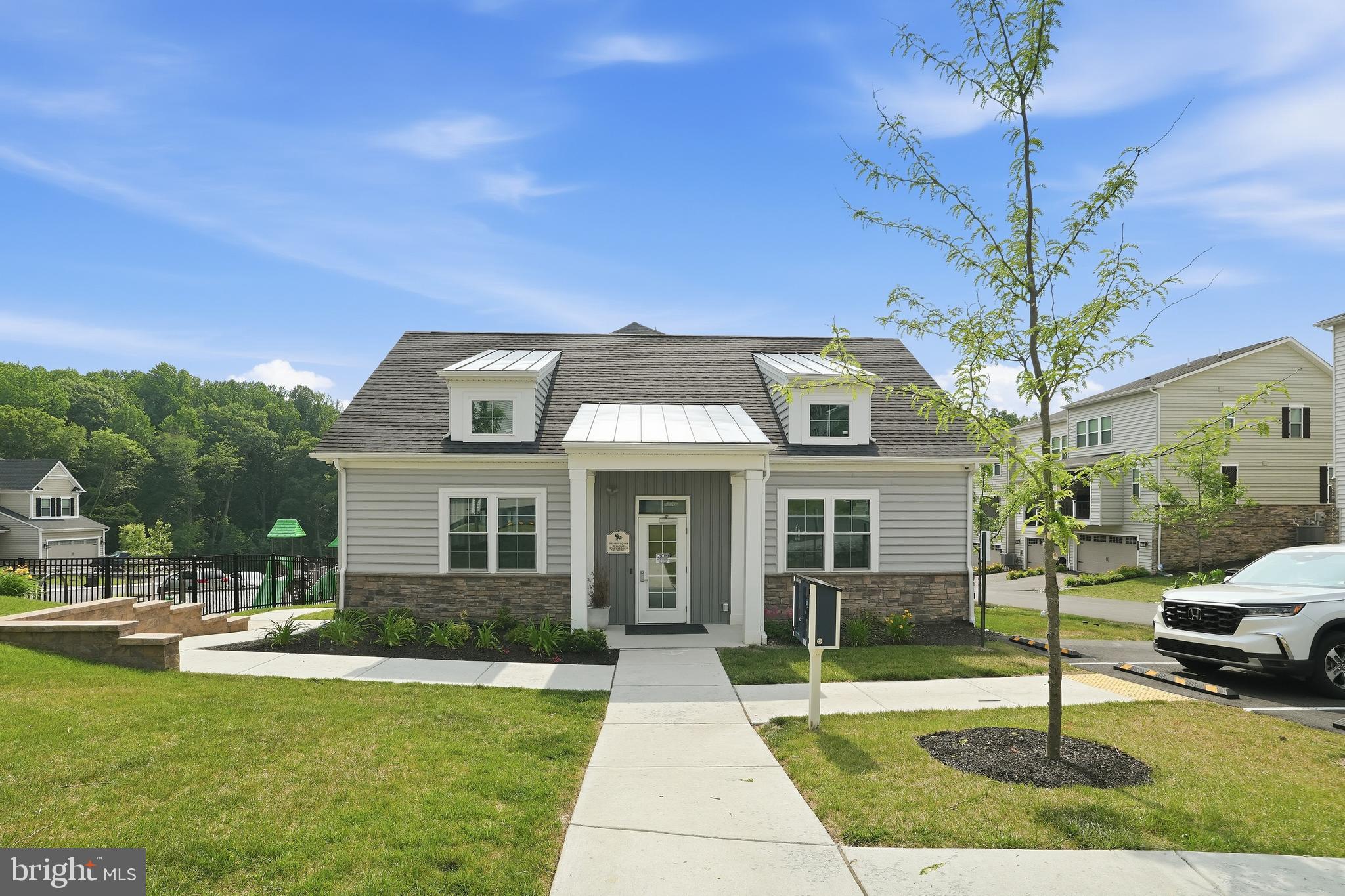 PONDS EDGE - Residential