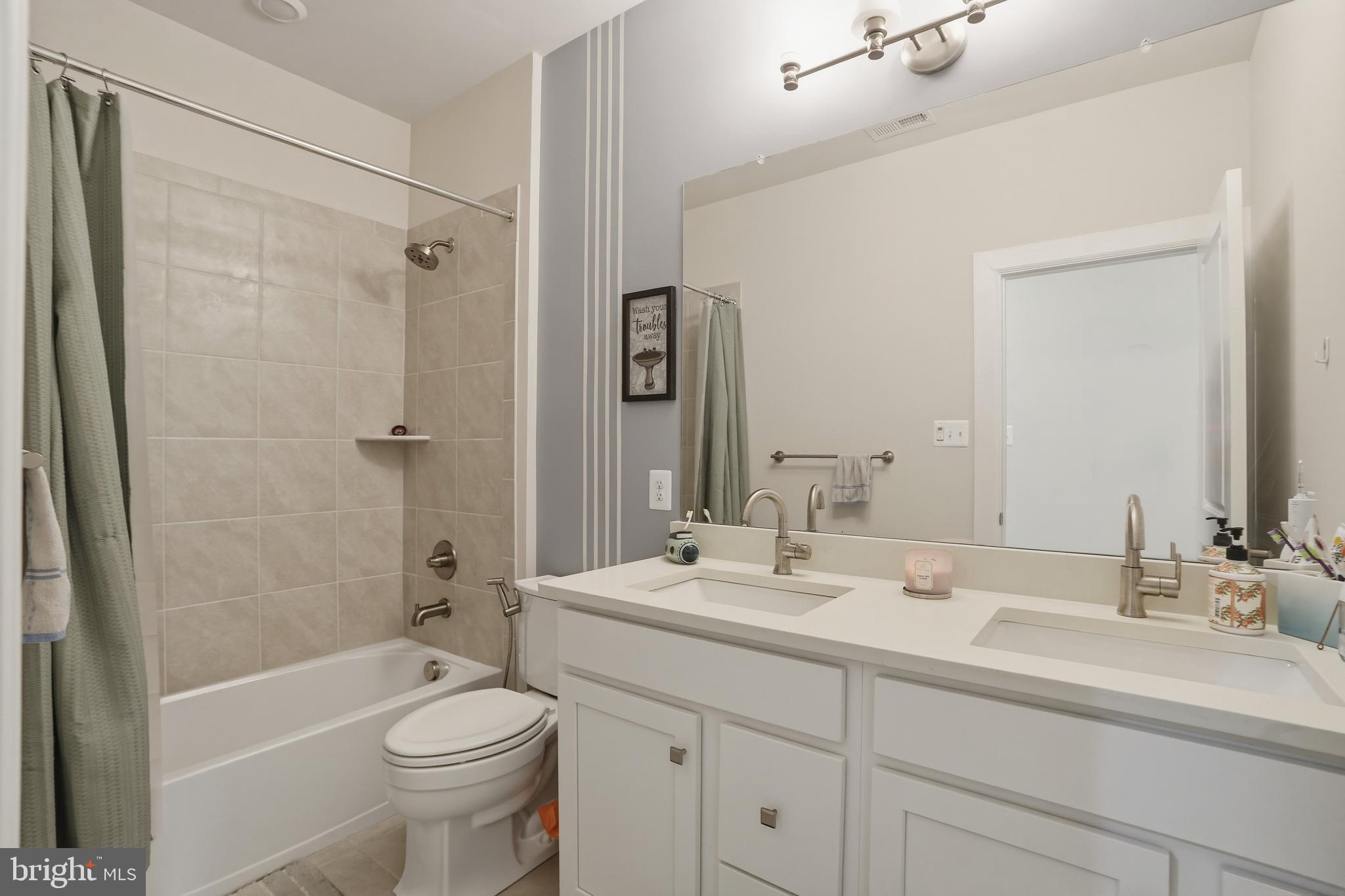 PONDS EDGE - Residential