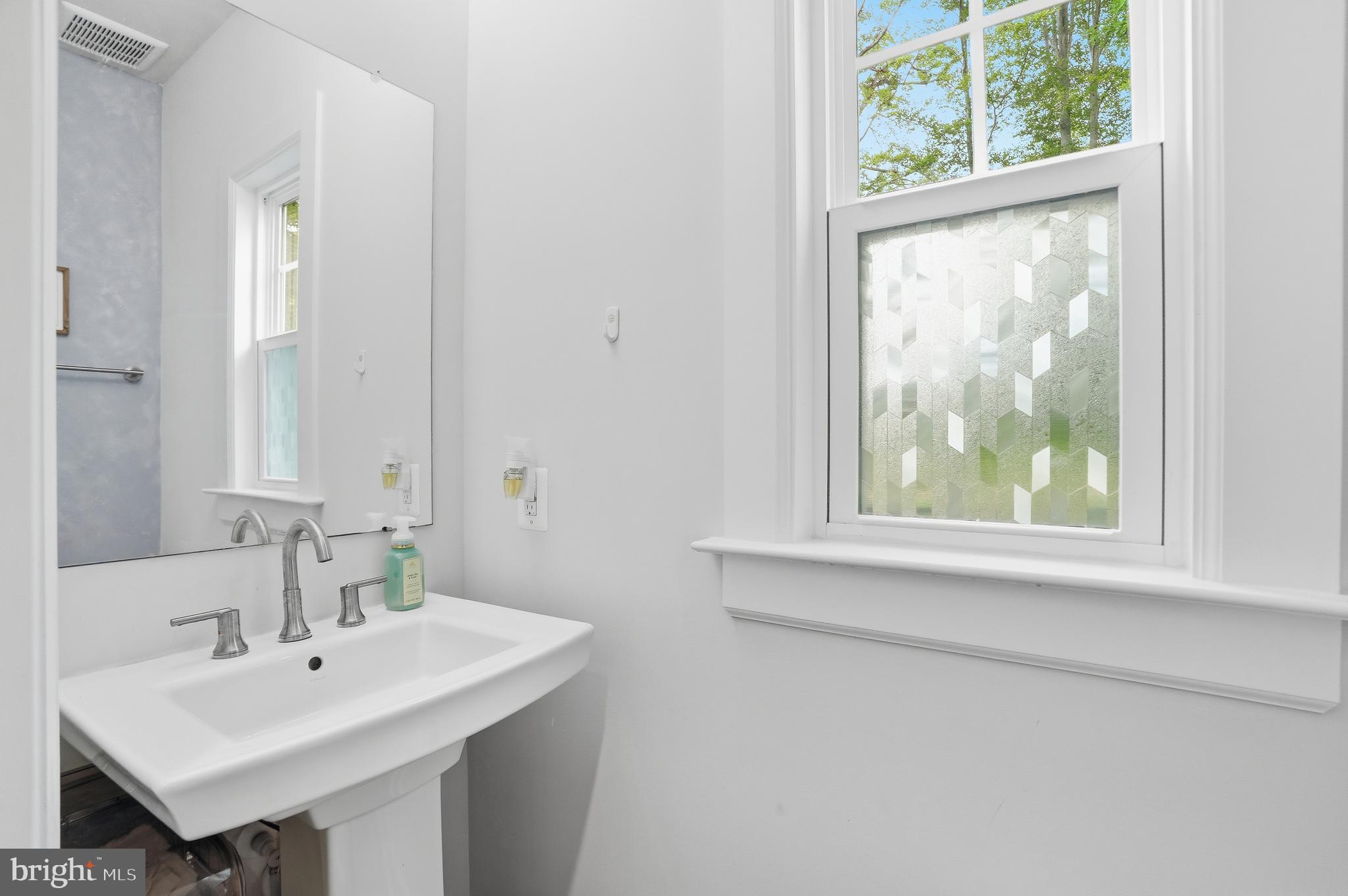PONDS EDGE - Residential