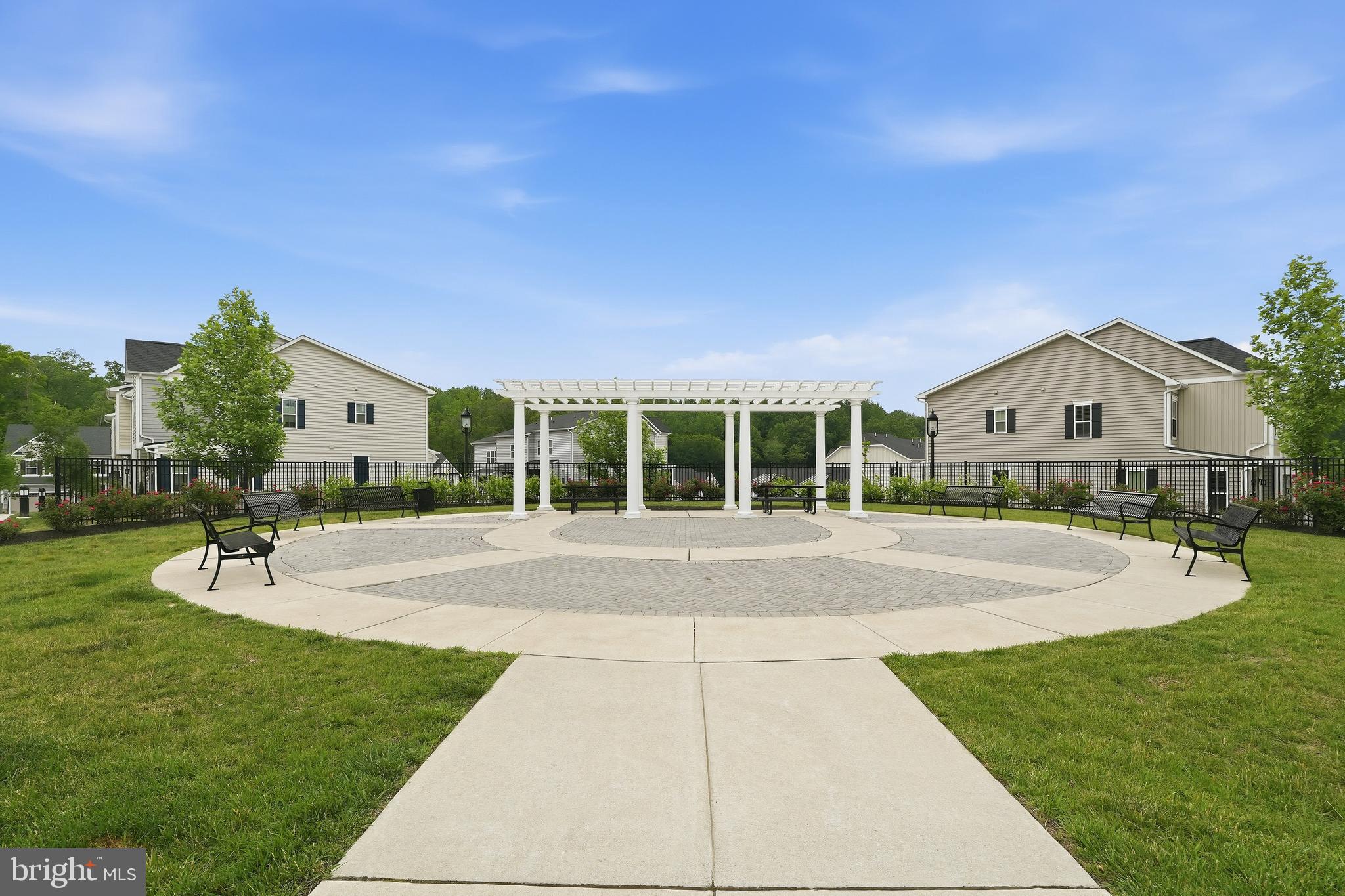 PONDS EDGE - Residential