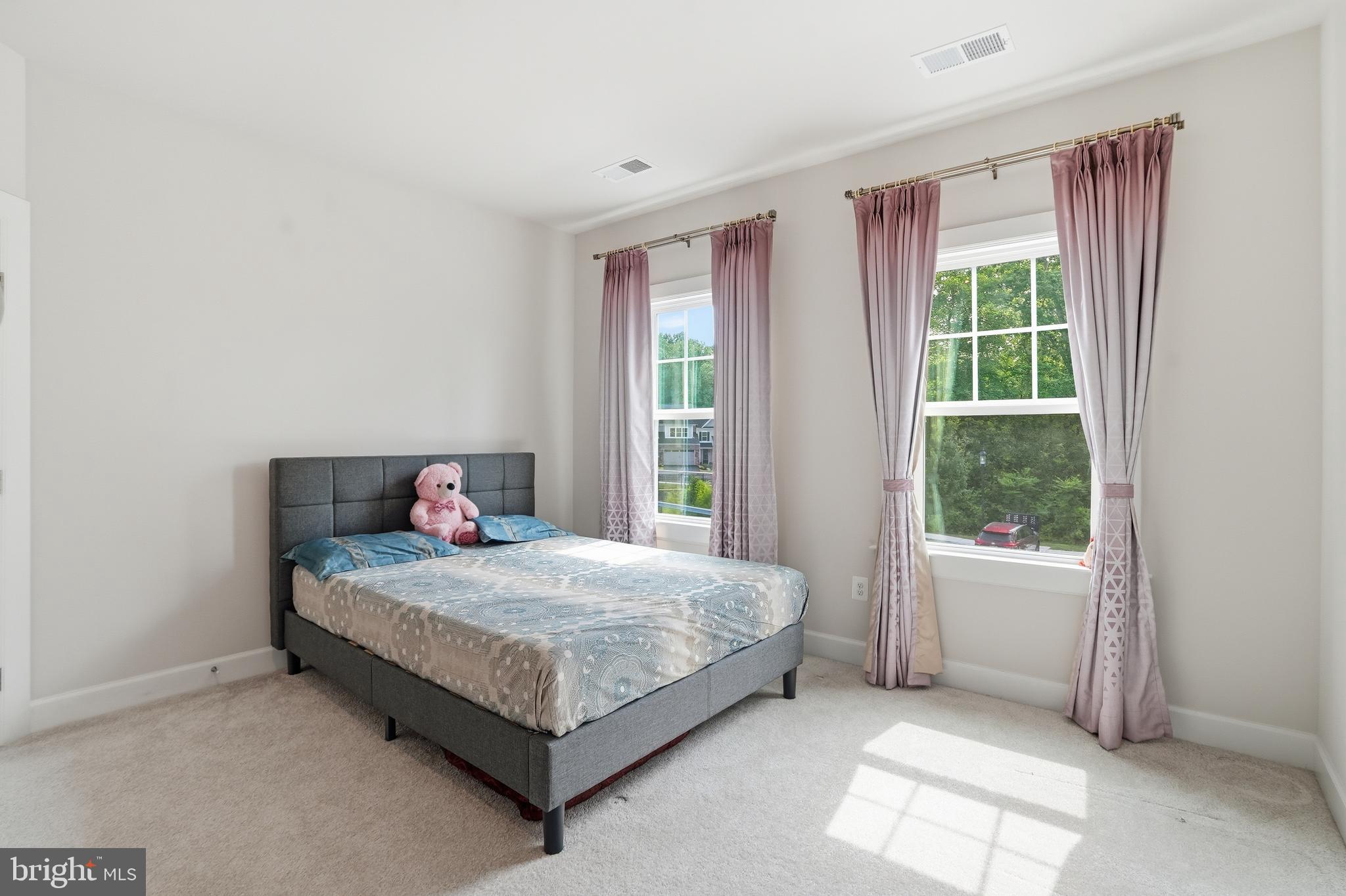 PONDS EDGE - Residential