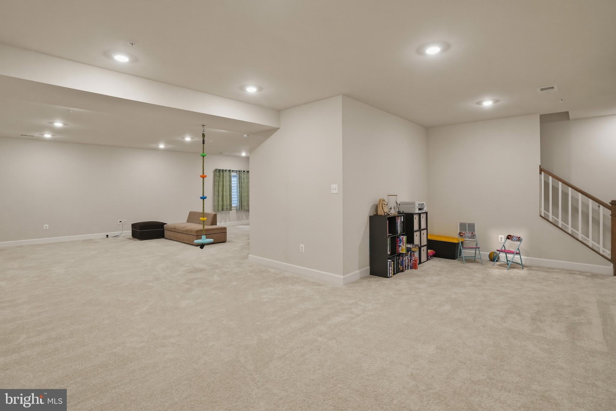 PONDS EDGE - Residential