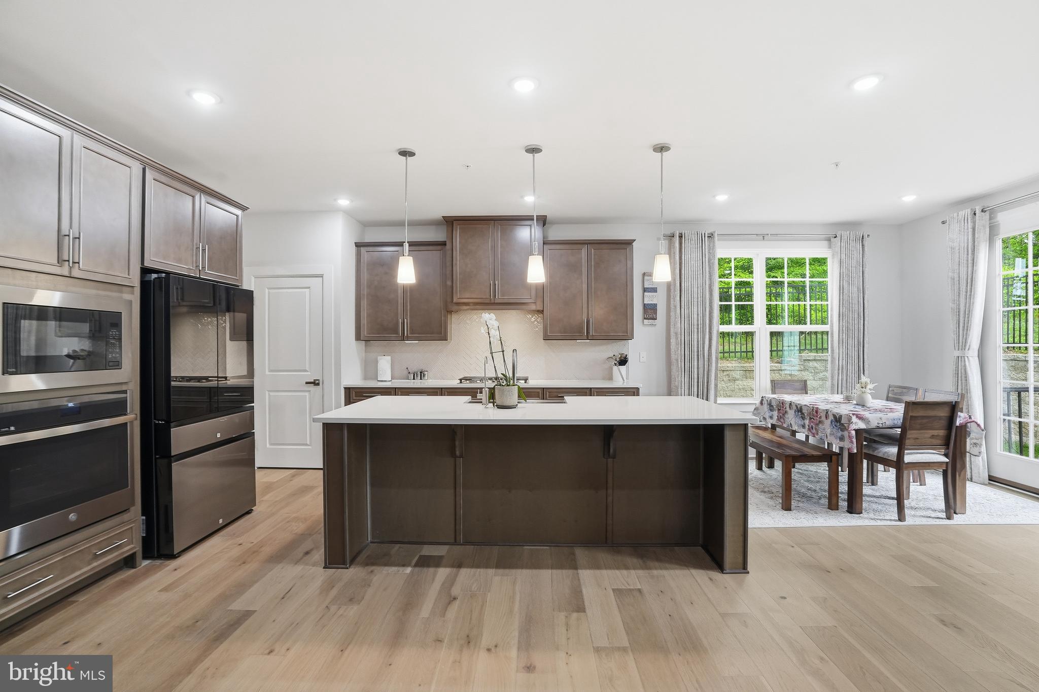 PONDS EDGE - Residential