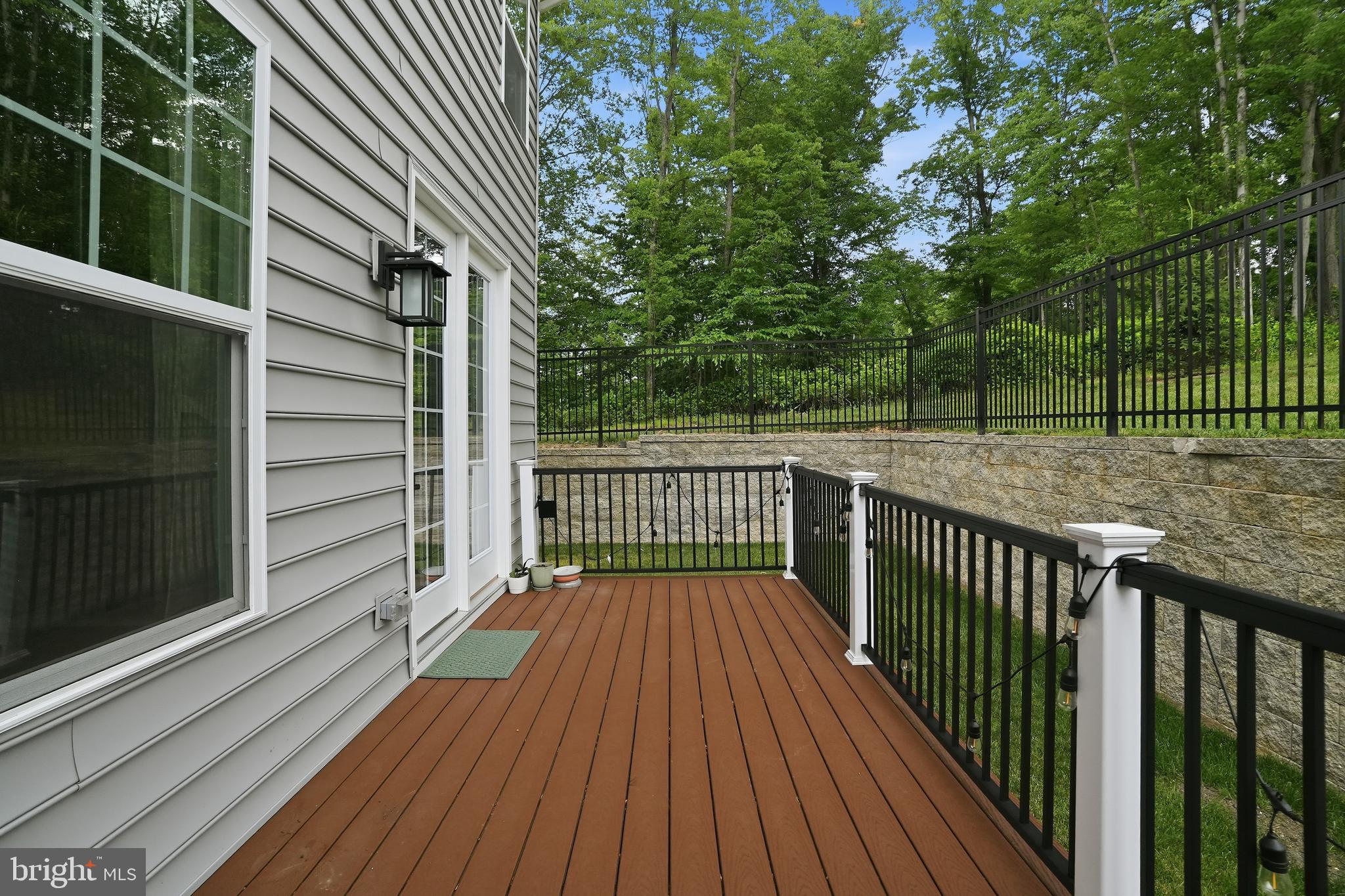 PONDS EDGE - Residential