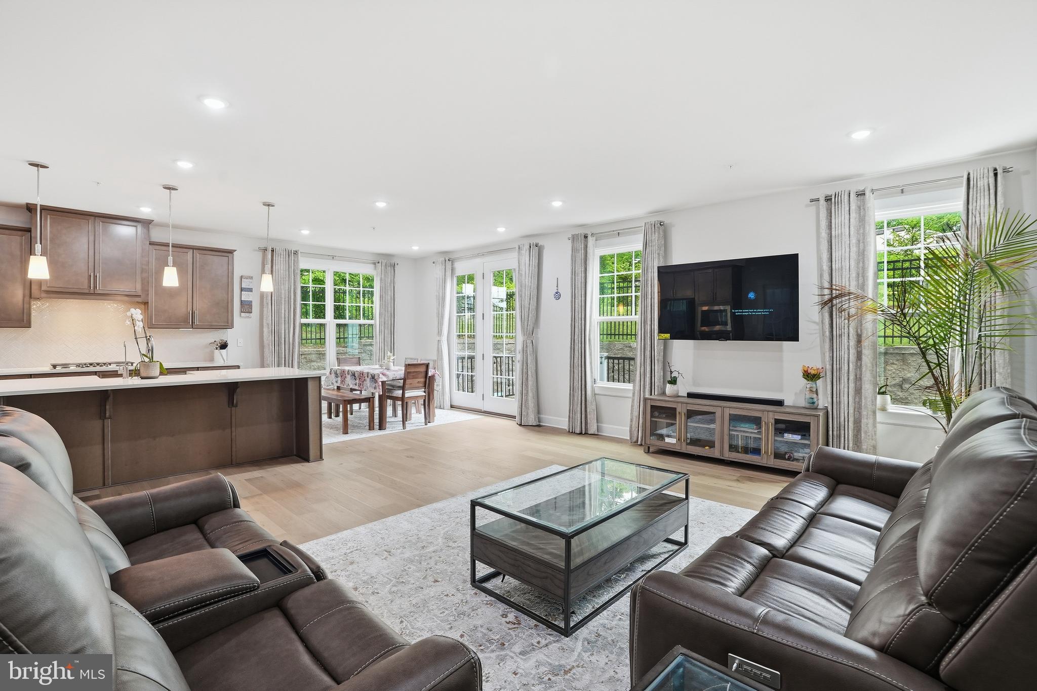 PONDS EDGE - Residential