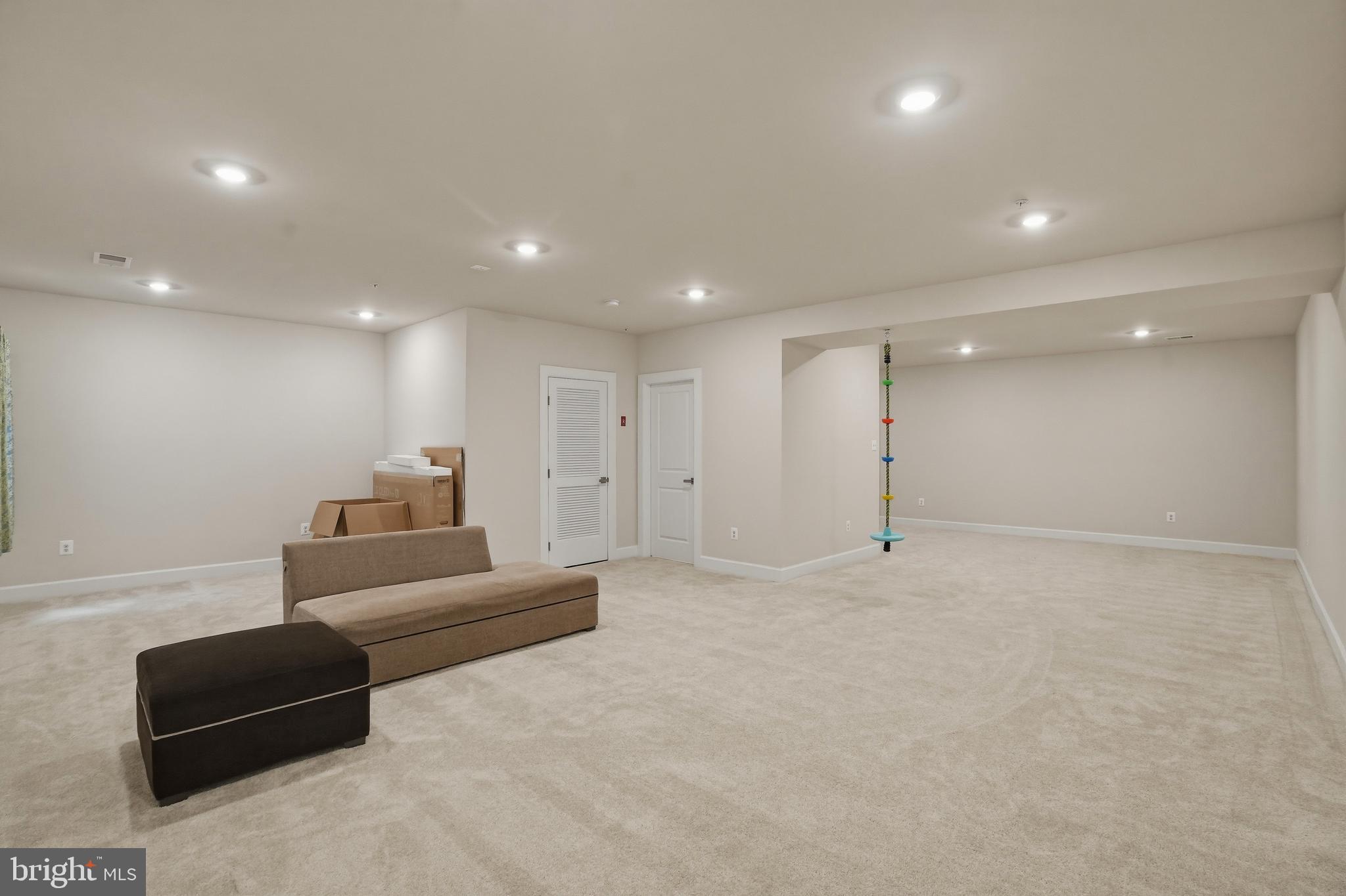 PONDS EDGE - Residential