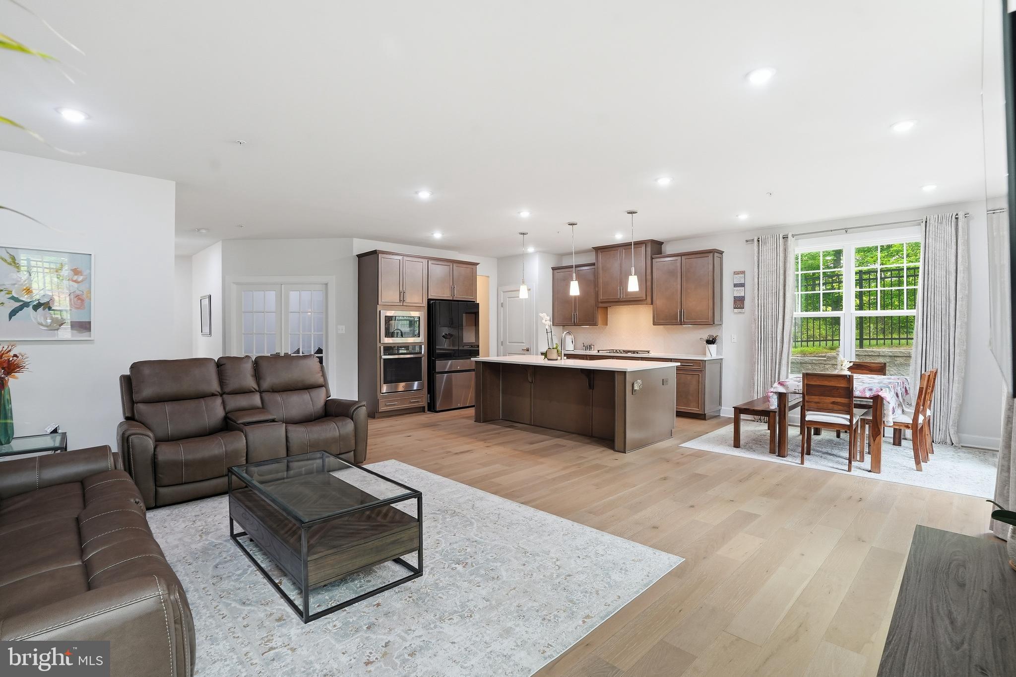 PONDS EDGE - Residential