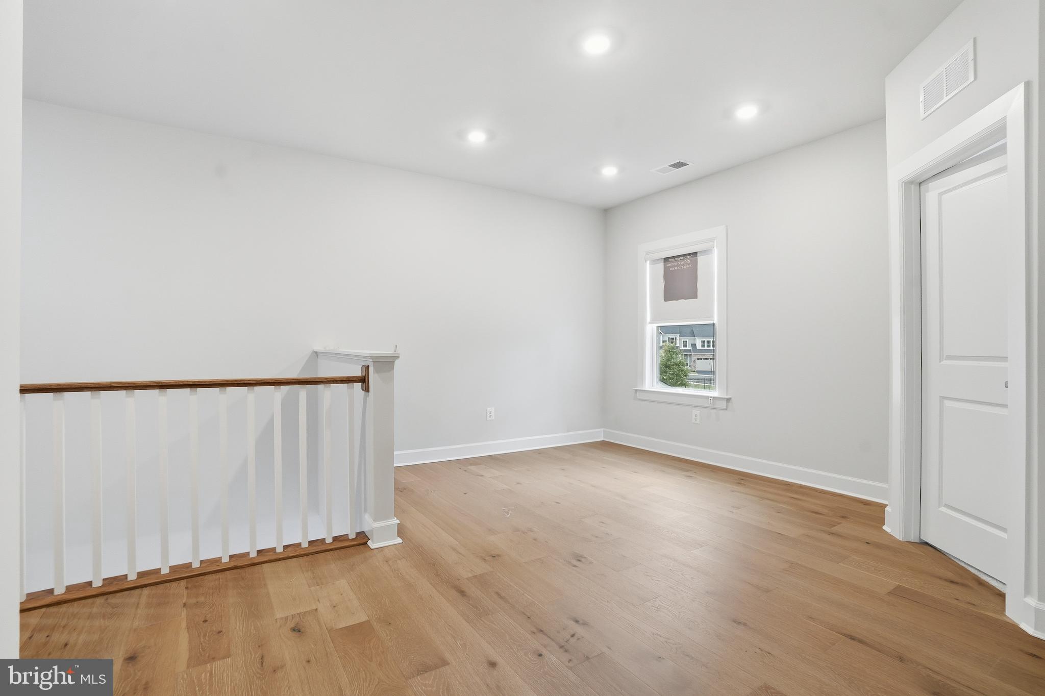 PONDS EDGE - Residential