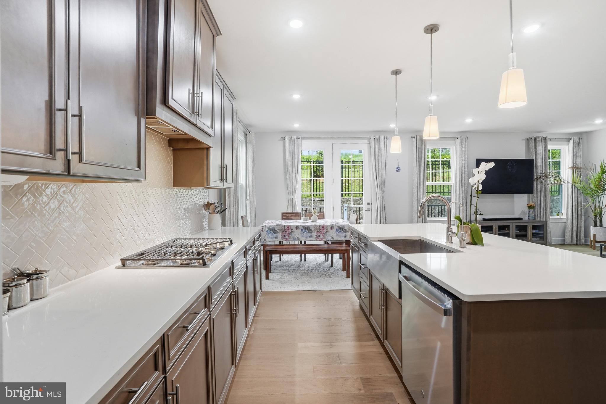 PONDS EDGE - Residential