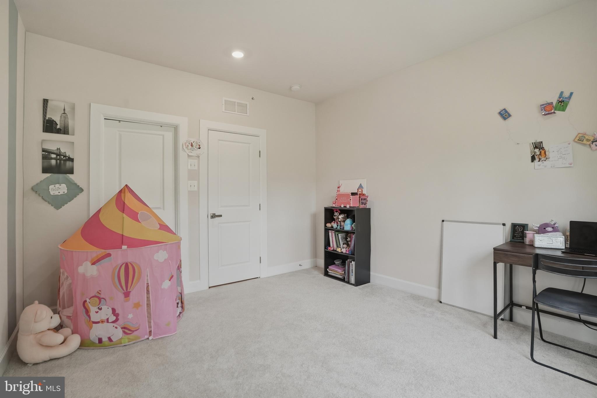 PONDS EDGE - Residential
