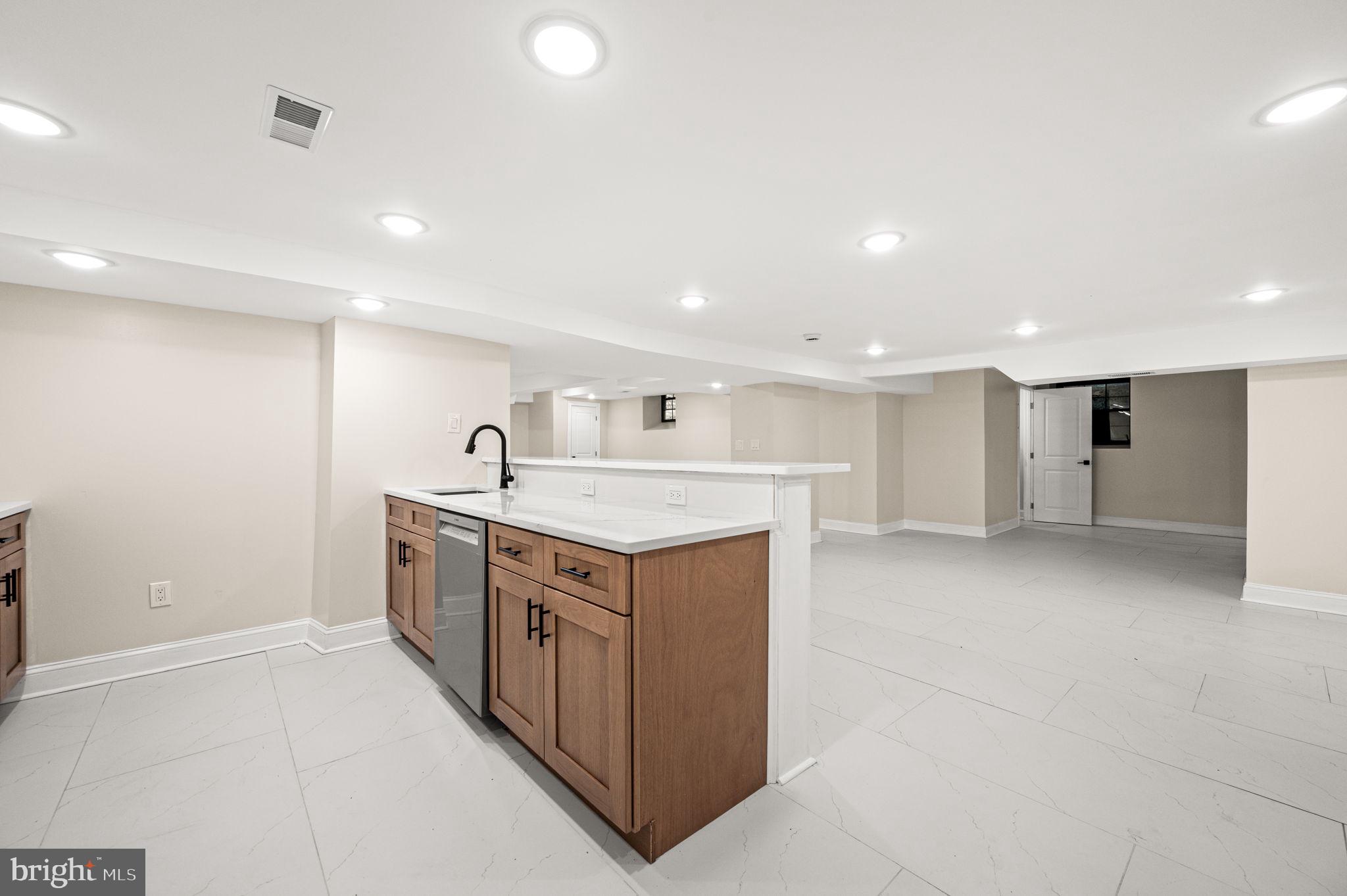 GERMANTOWN (EAST) - Residential