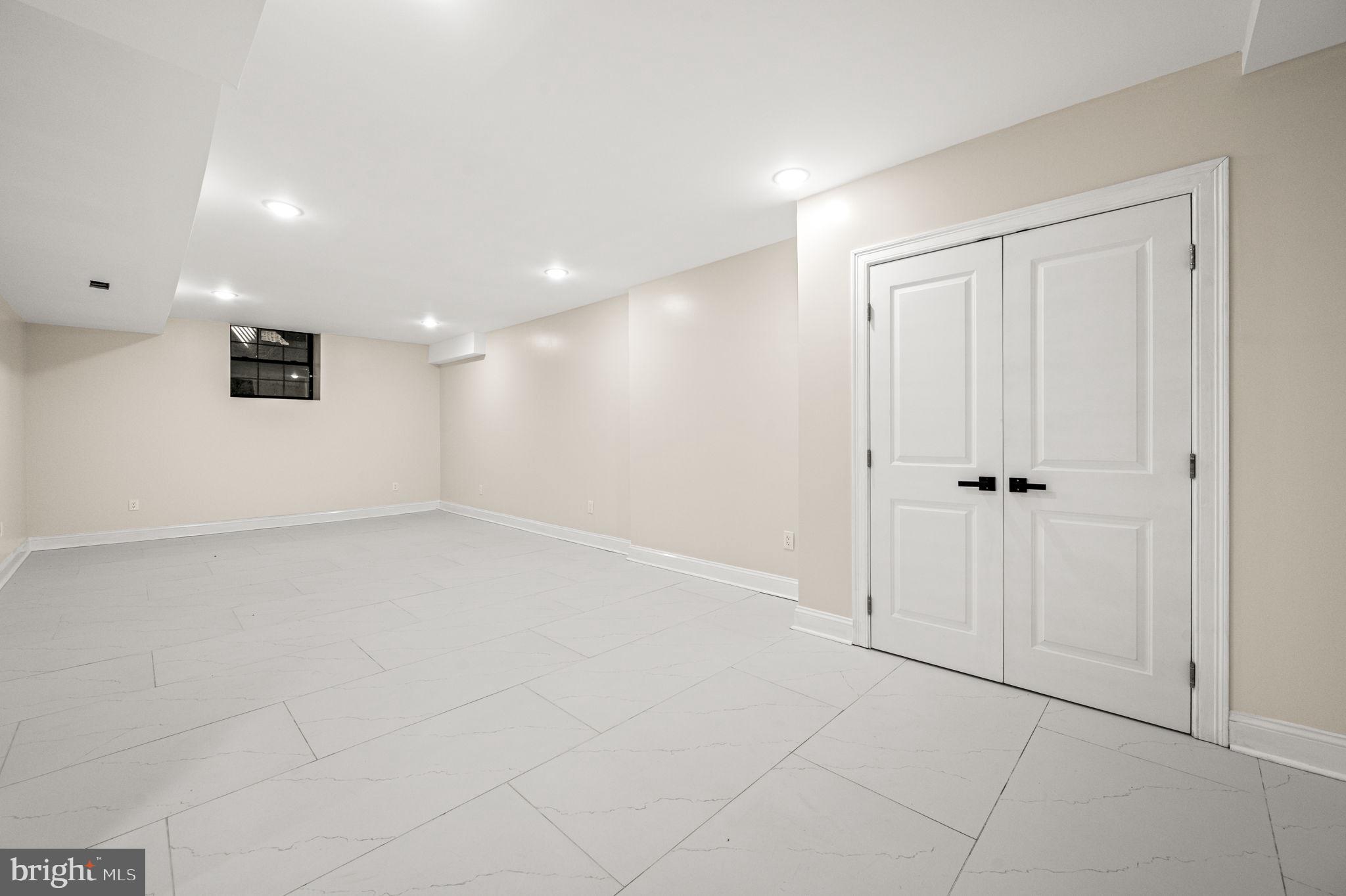 GERMANTOWN (EAST) - Residential