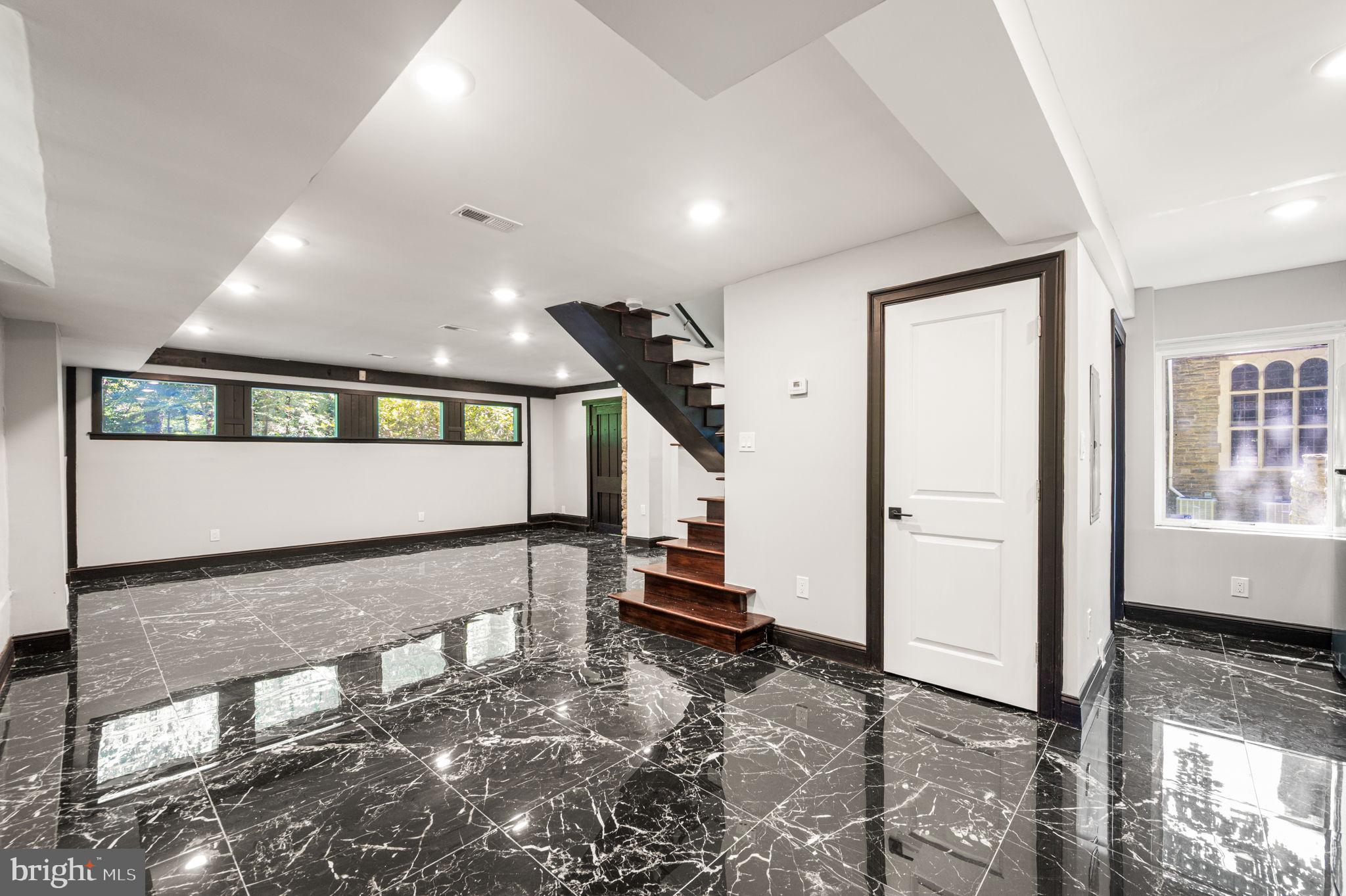 GERMANTOWN (EAST) - Residential