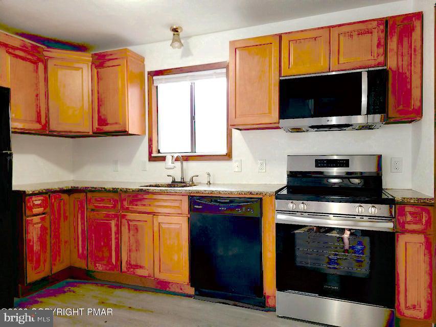 Imagine yourself LIVING in the POCONOS with ALL THE ACTIVITIES you can ENJOY SUMMER/WINTER or use it as INVESTMENT property. ALL THE NATURAL LIGHT!!! House located in an amenity filled community. Close to Rt 80, shopping, Mt. Airy Casino, minutes away from water parks: Kalahari Resort, Camelbeach, Aquatopia, Camelback Skiing resort, state parks, water sports, hiking, fishing, hunting and some much more. Buyers are responsible to do their own due diligence for short-term rentals.