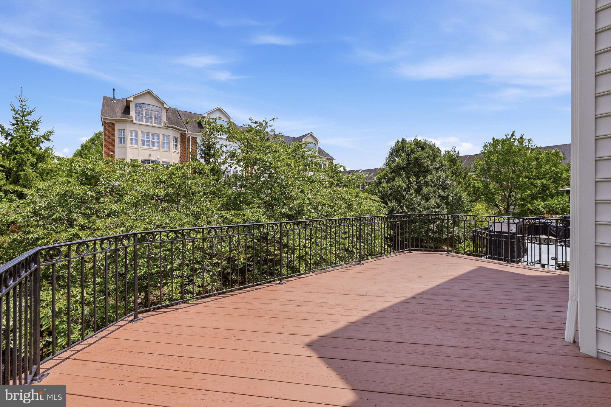 RIVER CREEK - Residential