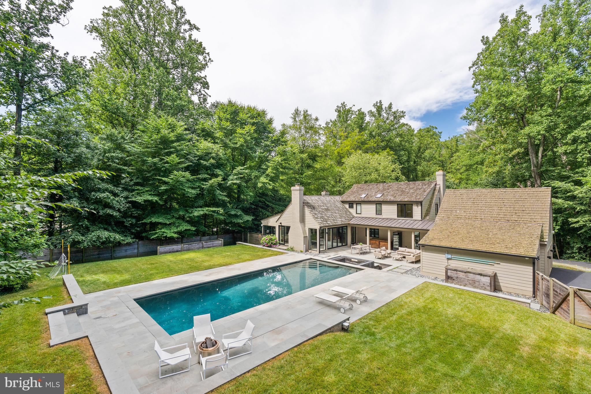 BRADLEY HILLS GROVE - Residential