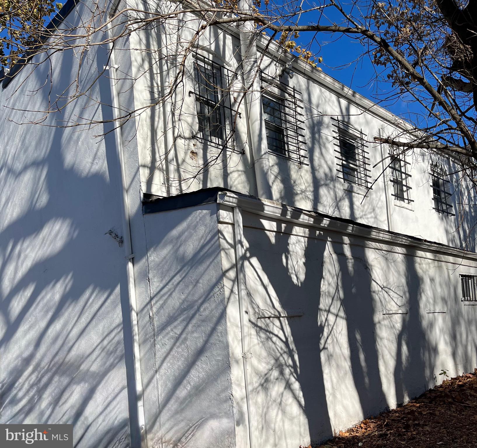 DEANWOOD - Commercial Sale