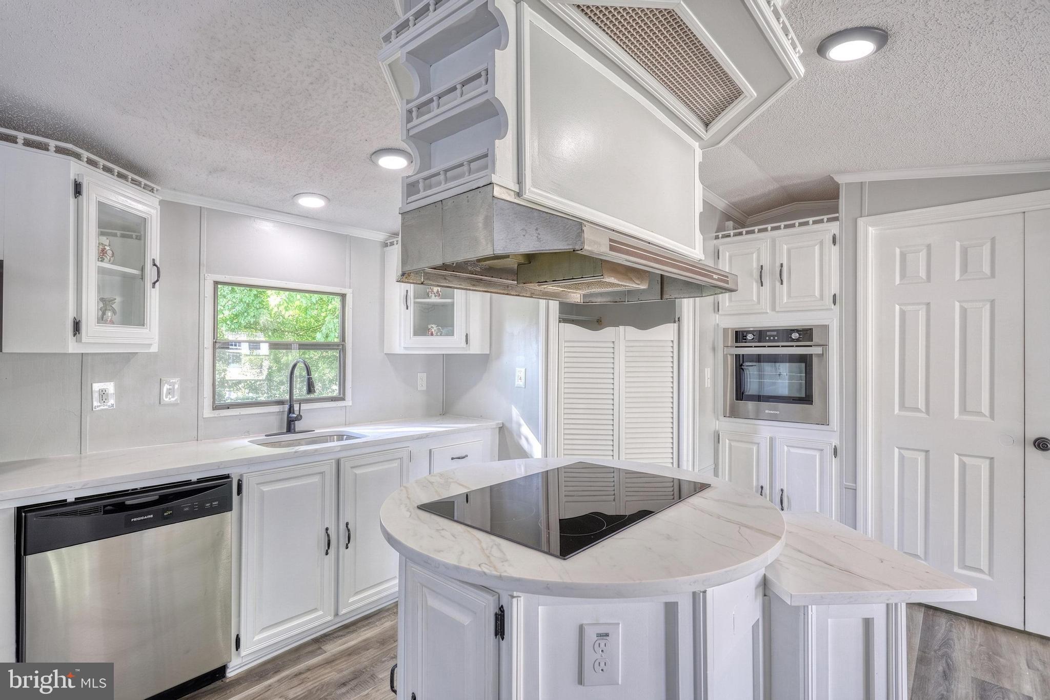 APPLEVILLE WEST - Residential