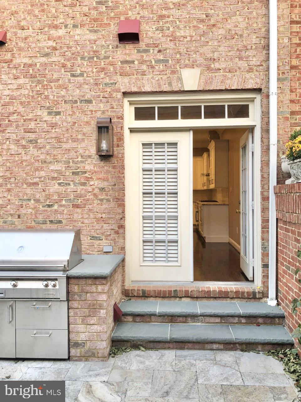 OLD TOWN ALEXANDRIA - Residential