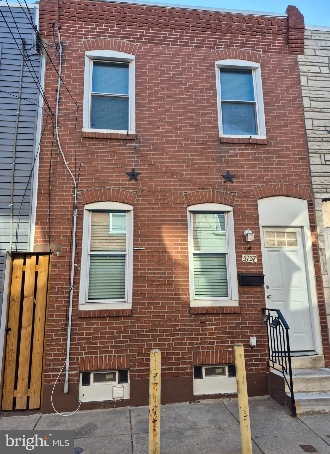Fully Renovated 2BR/1BA in Prime Location
This renovated home features stainless steel appliances, modern finishes, and spacious bedrooms throughout. Enjoy a private balcony off the bedroom, a finished basement for additional storage or flexible use, and a nicely sized backyard. Conveniently located just five minutes from grocery stores and nearby shopping, with quick access to I-95 for an easy commute—all set on a quiet, charming street.