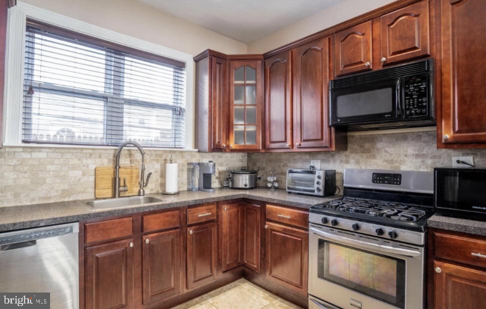 GIRARD ESTATES - Residential