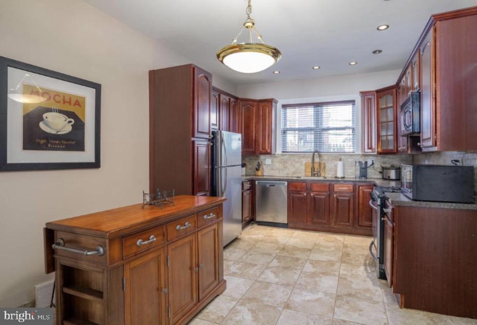GIRARD ESTATES - Residential