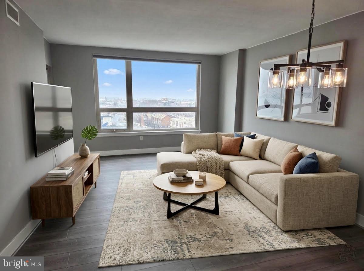 QUEEN VILLAGE - Residential