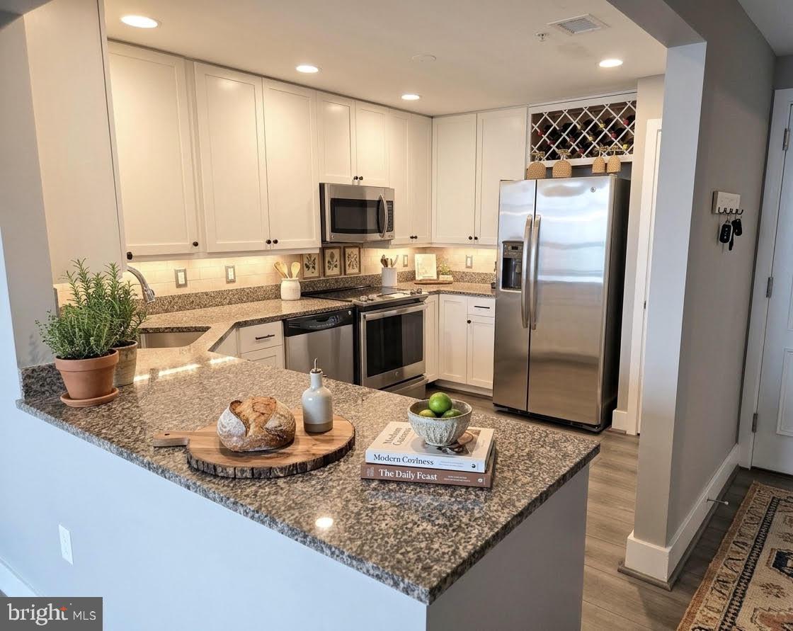 QUEEN VILLAGE - Residential