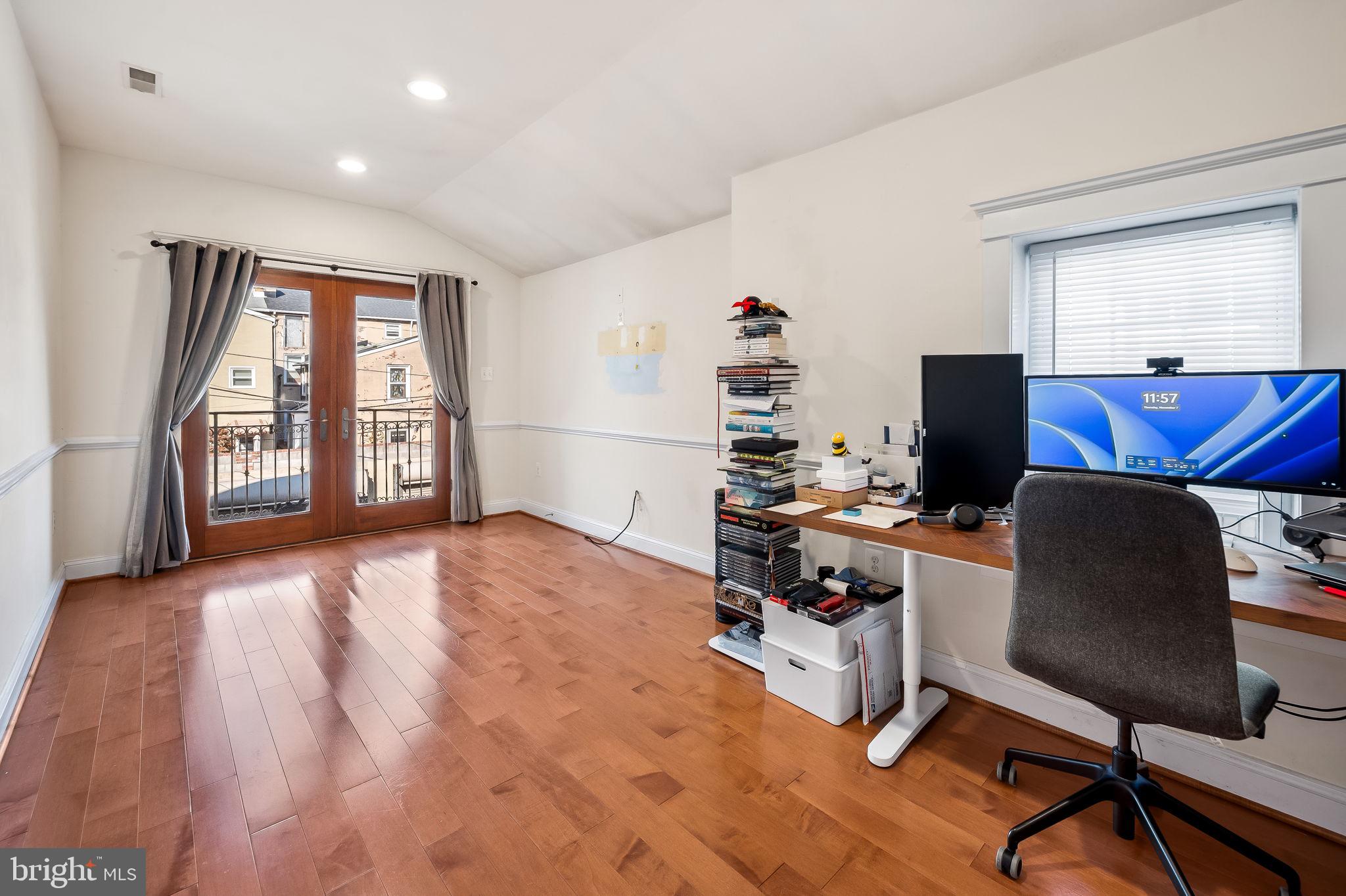 LITTLE ITALY - Residential
