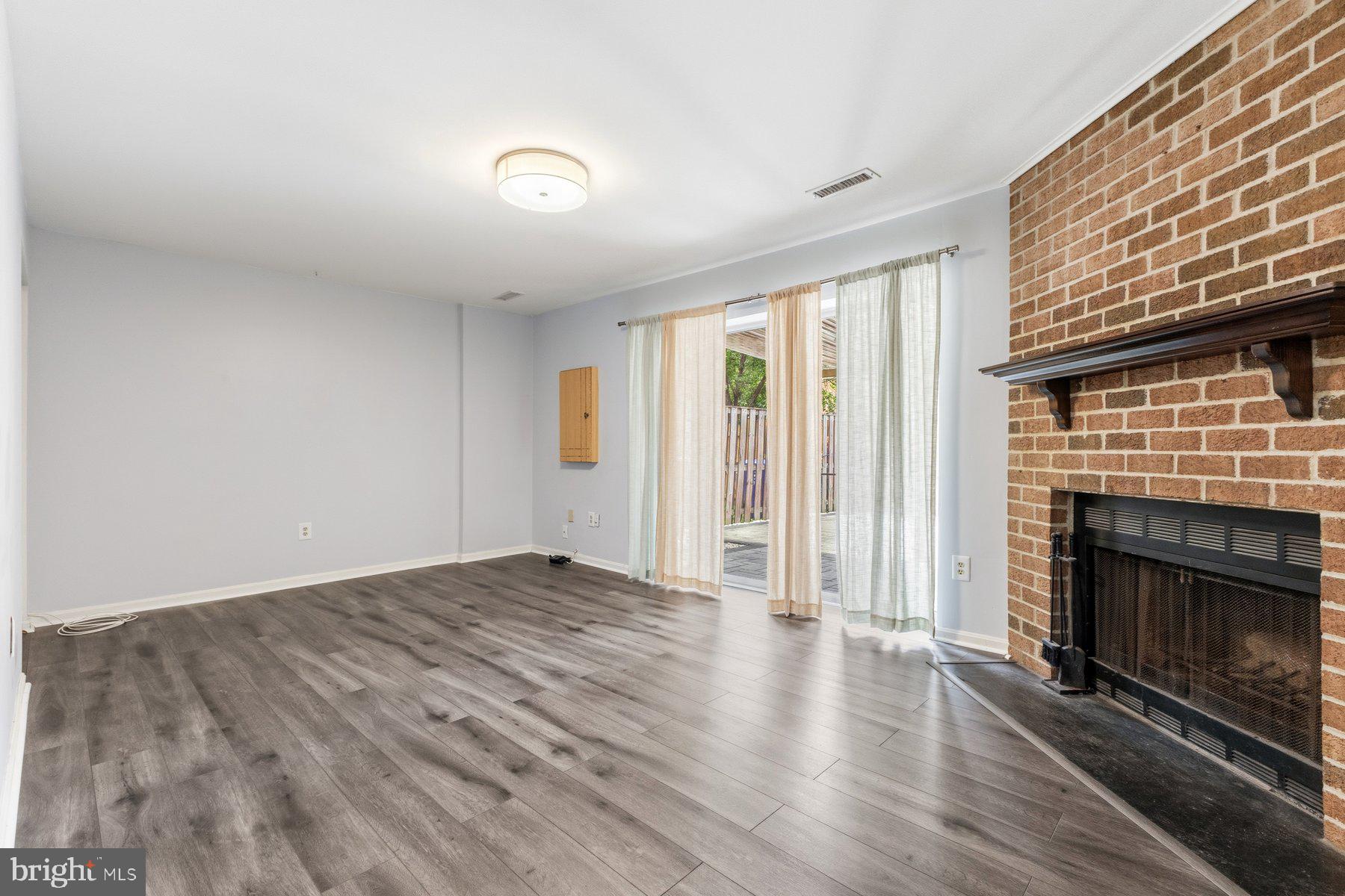 D EVEREUX WEST - Residential