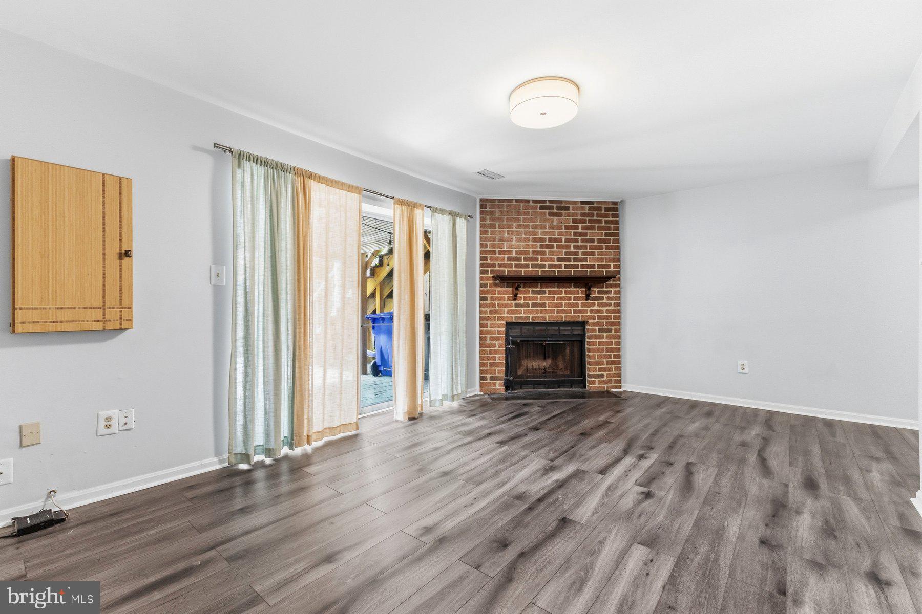 D EVEREUX WEST - Residential