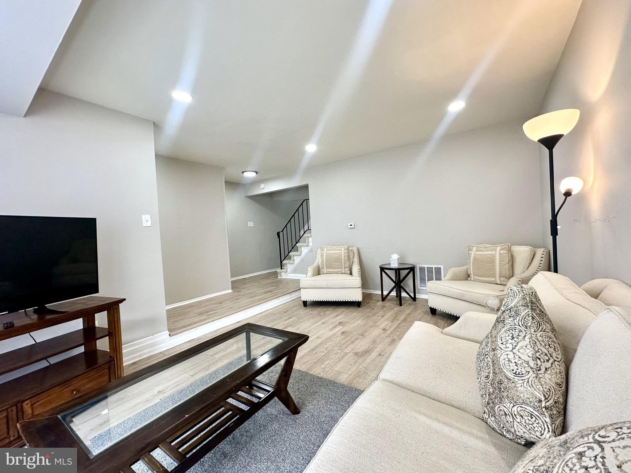 COUNTRY SCENE - Residential Lease