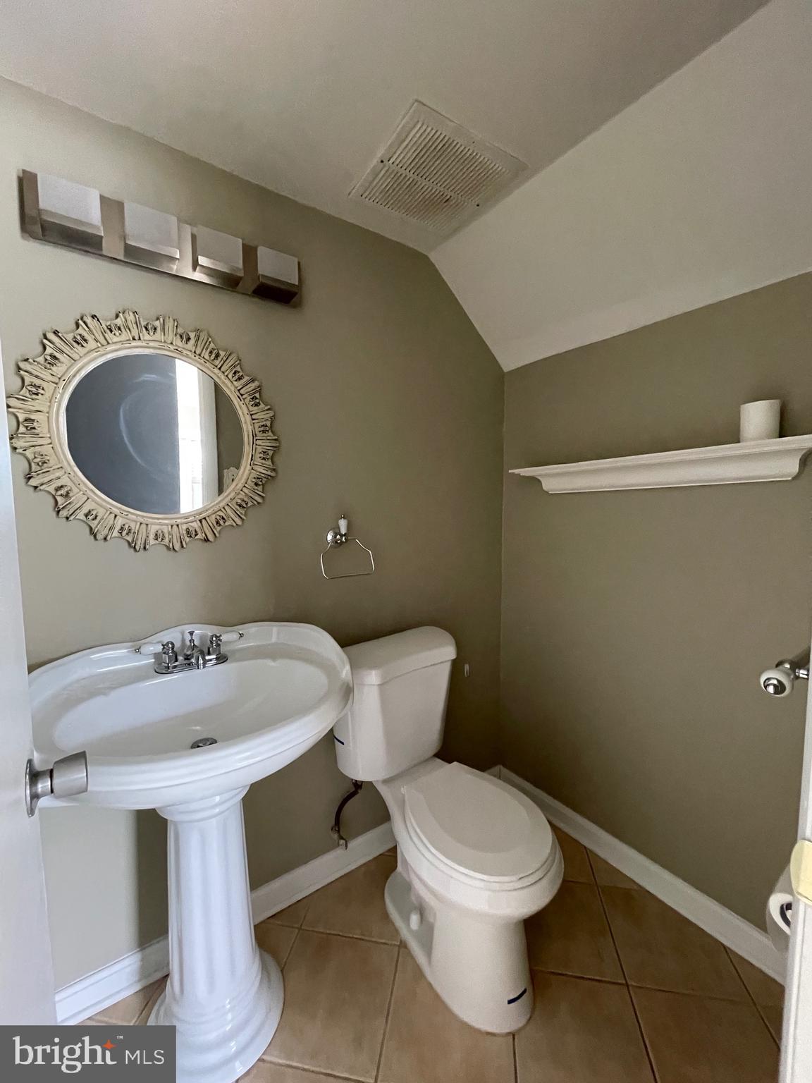 MOSBY WOODS TOWNHOUSE - Residential Lease