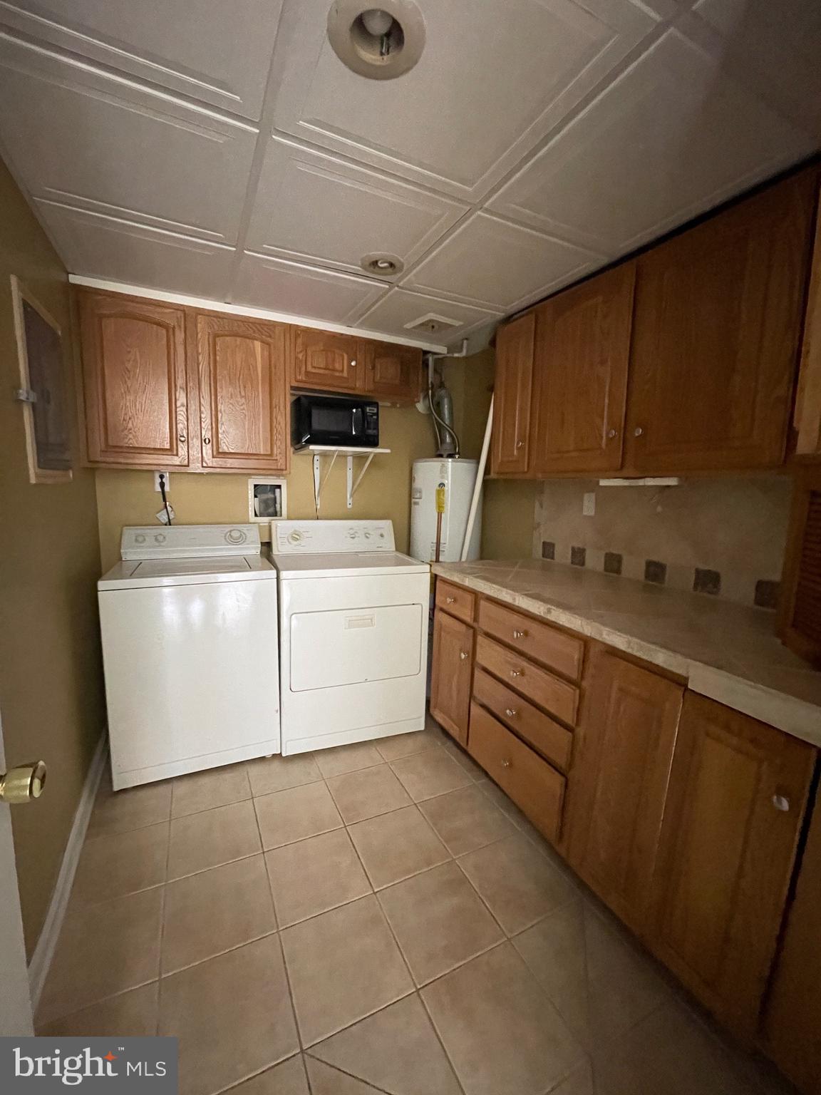 MOSBY WOODS TOWNHOUSE - Residential Lease