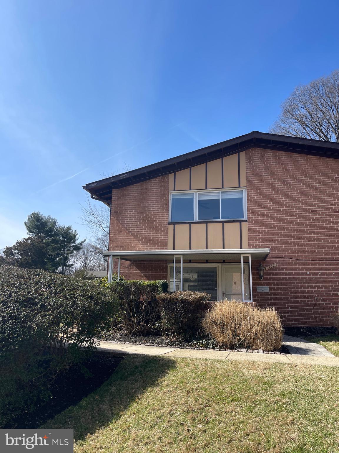 MOSBY WOODS TOWNHOUSE - Residential Lease