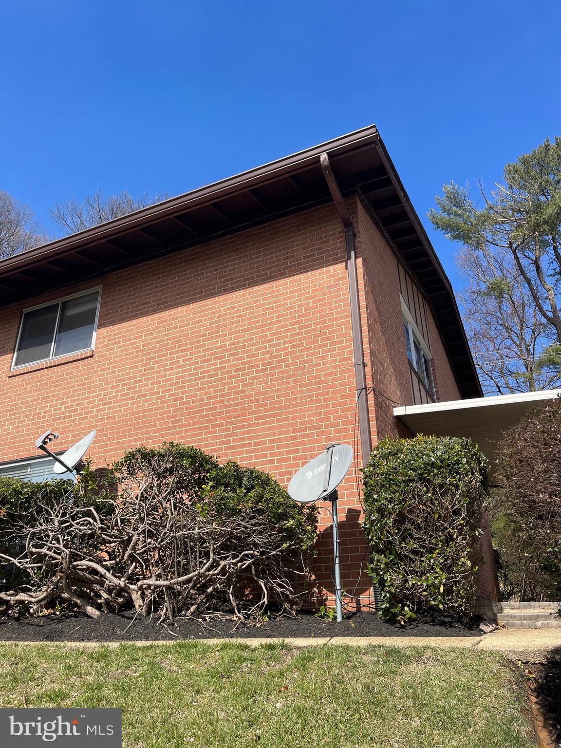 MOSBY WOODS TOWNHOUSE - Residential Lease