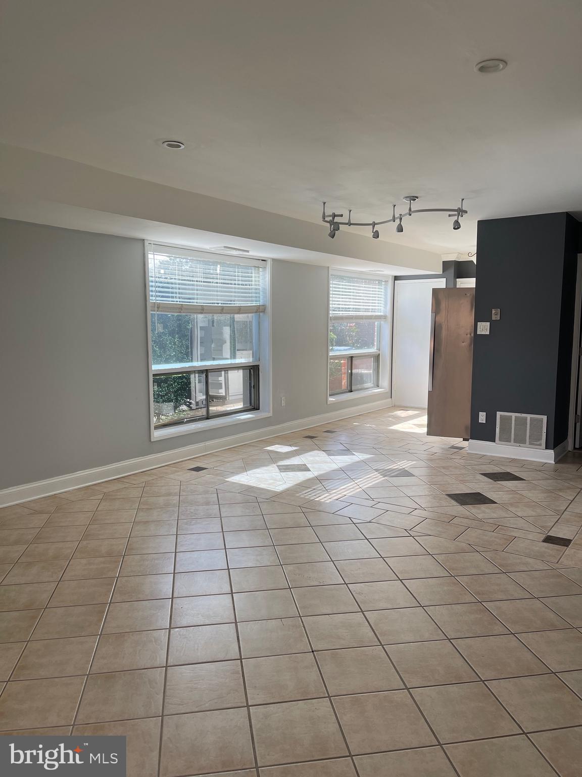 MOSBY WOODS TOWNHOUSE - Residential Lease