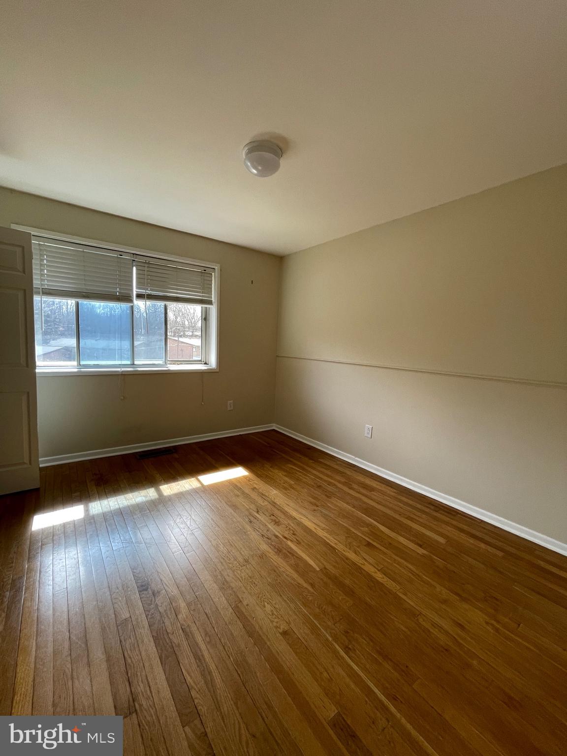 MOSBY WOODS TOWNHOUSE - Residential Lease