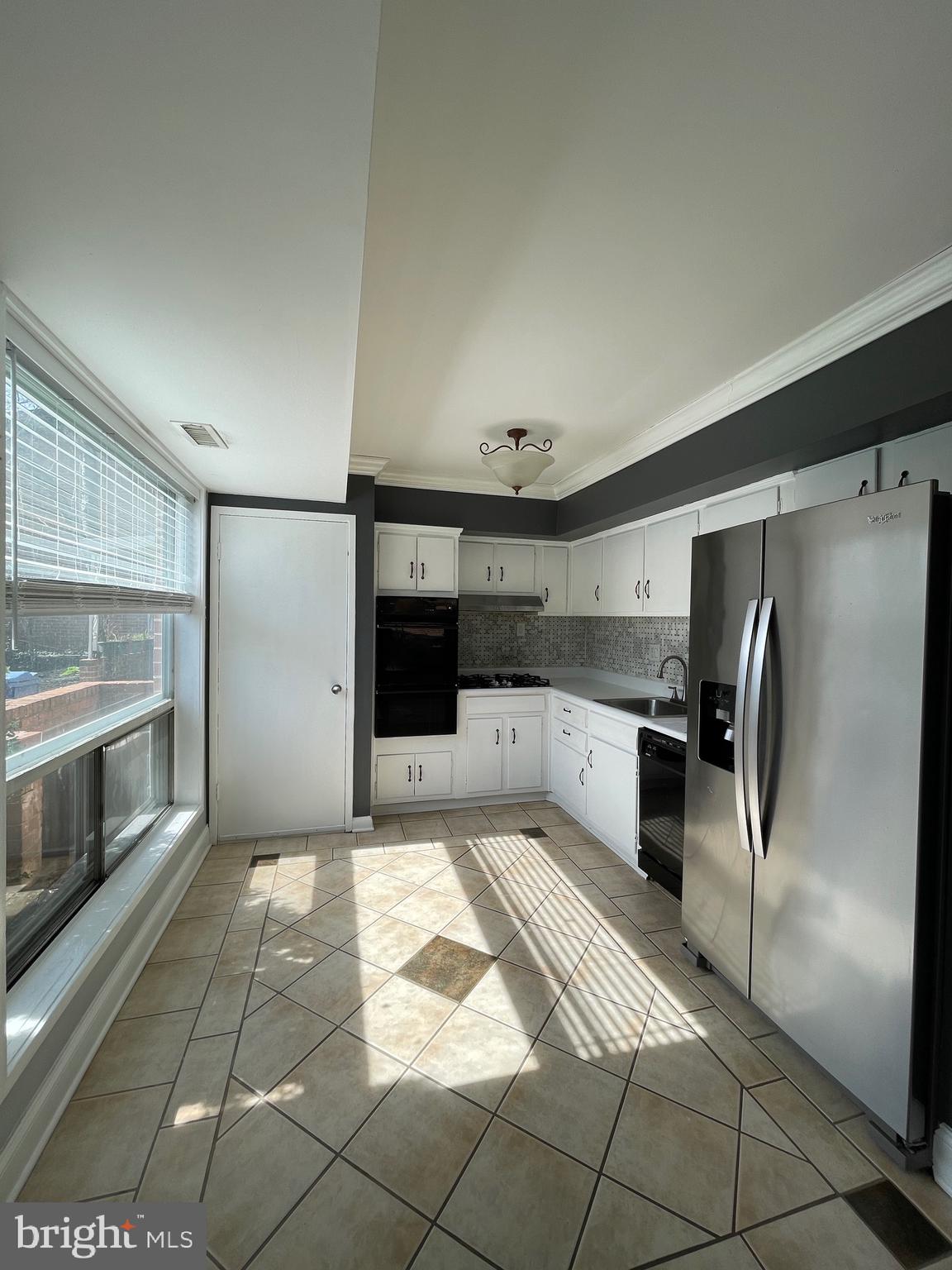 MOSBY WOODS TOWNHOUSE - Residential Lease