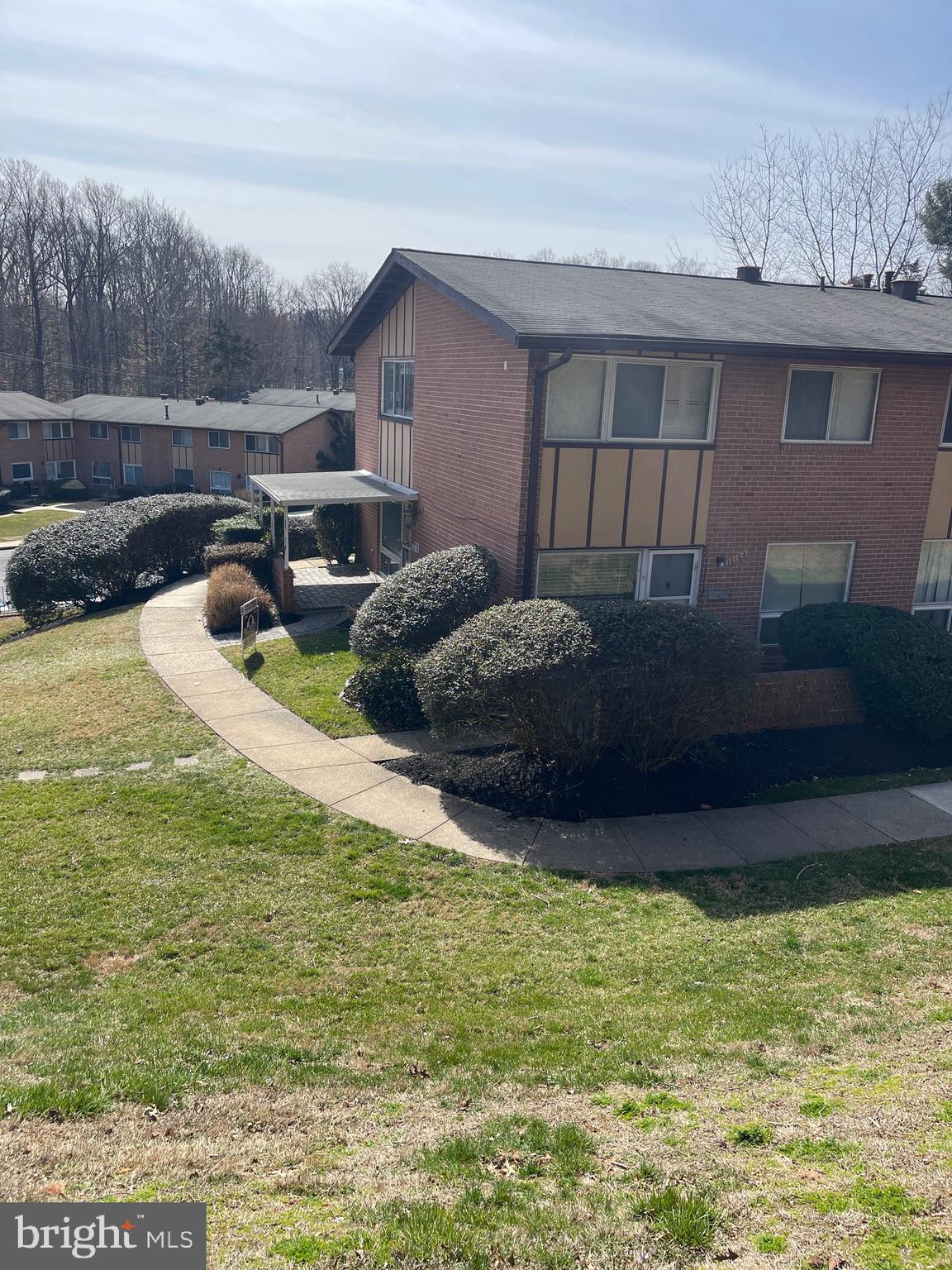 MOSBY WOODS TOWNHOUSE - Residential Lease