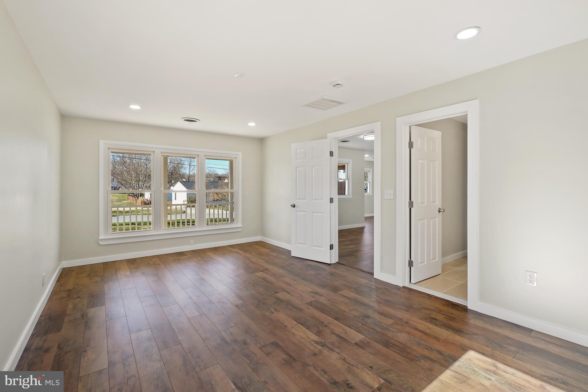 SAUNDERS POINT - Residential