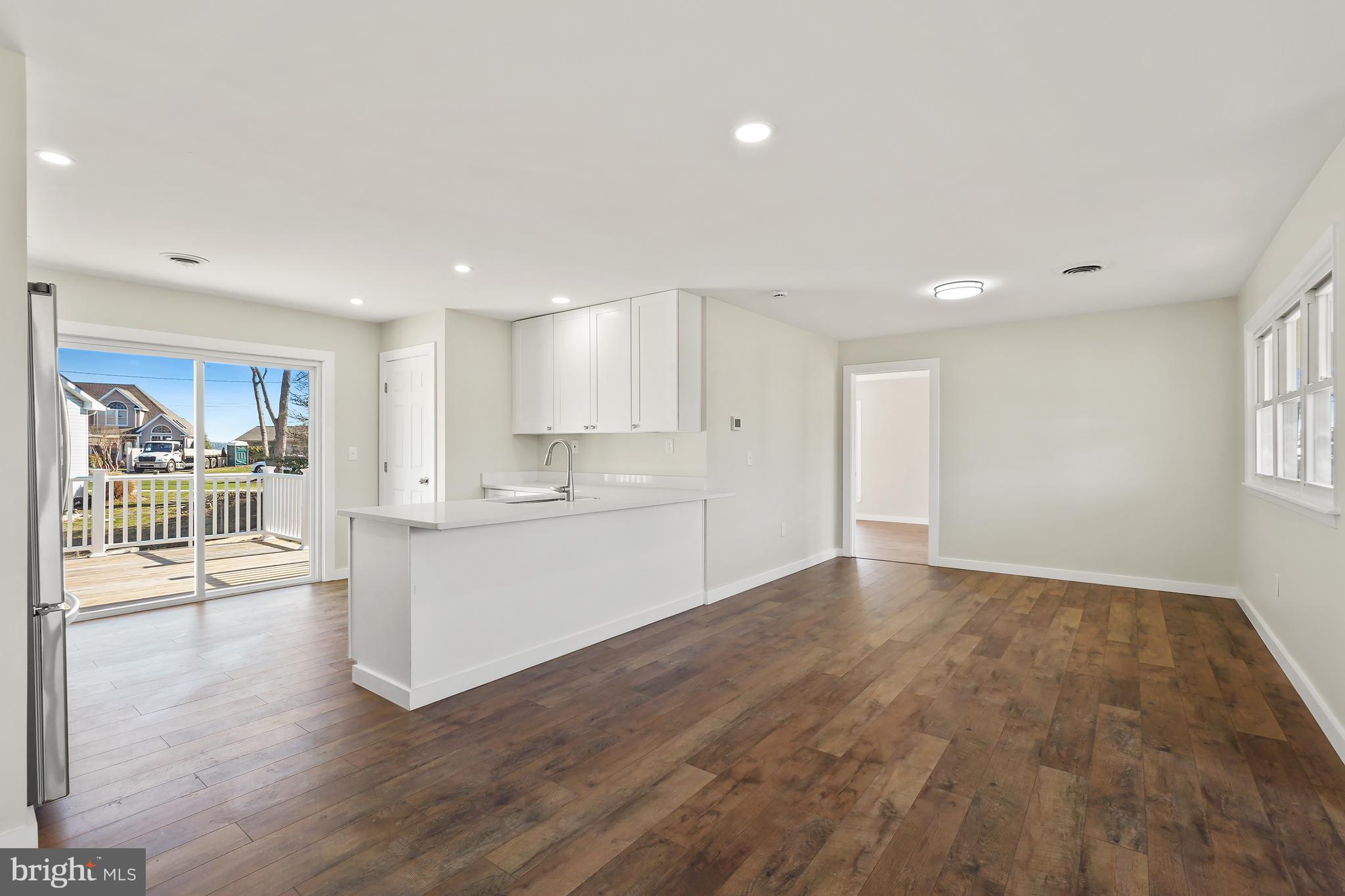 SAUNDERS POINT - Residential