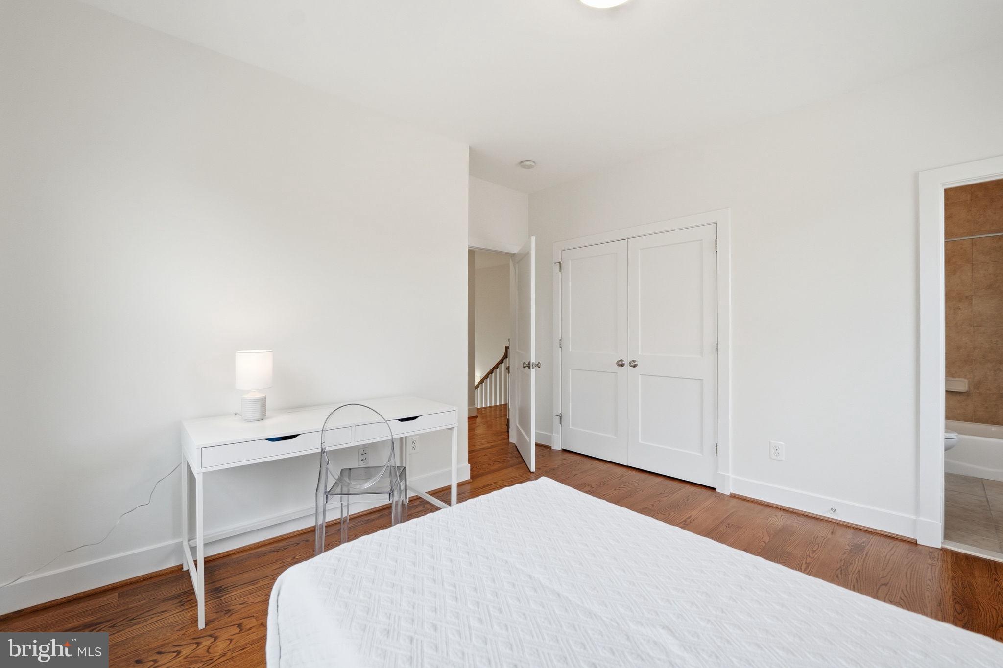 LYON VILLAGE - Residential