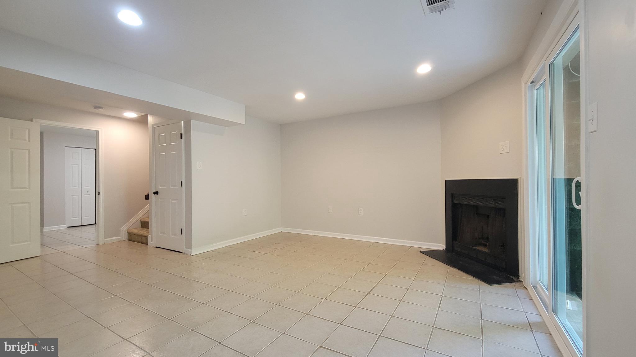 LAKE RIDGE - Residential Lease