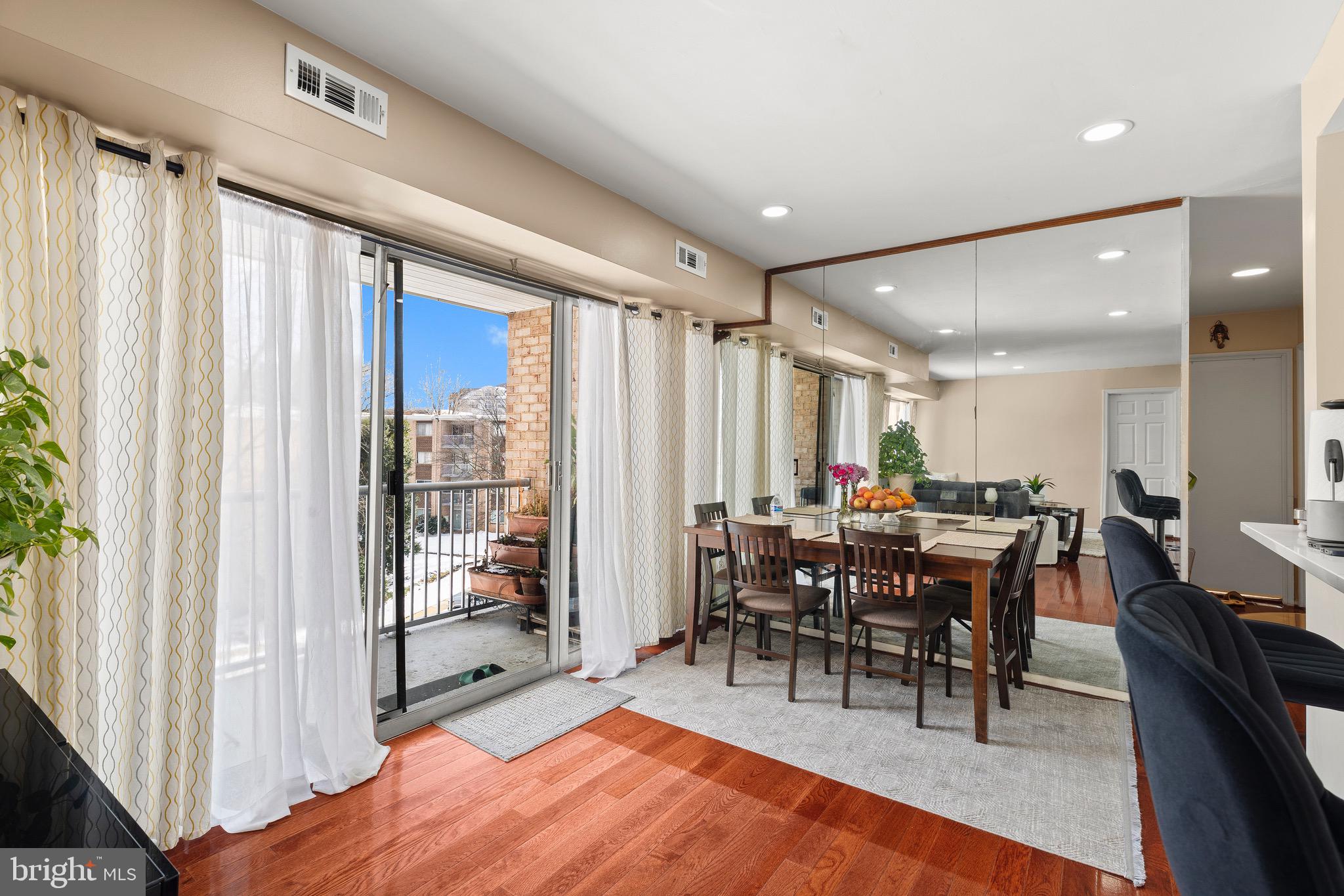 YORKTOWNE SQUARE - Residential